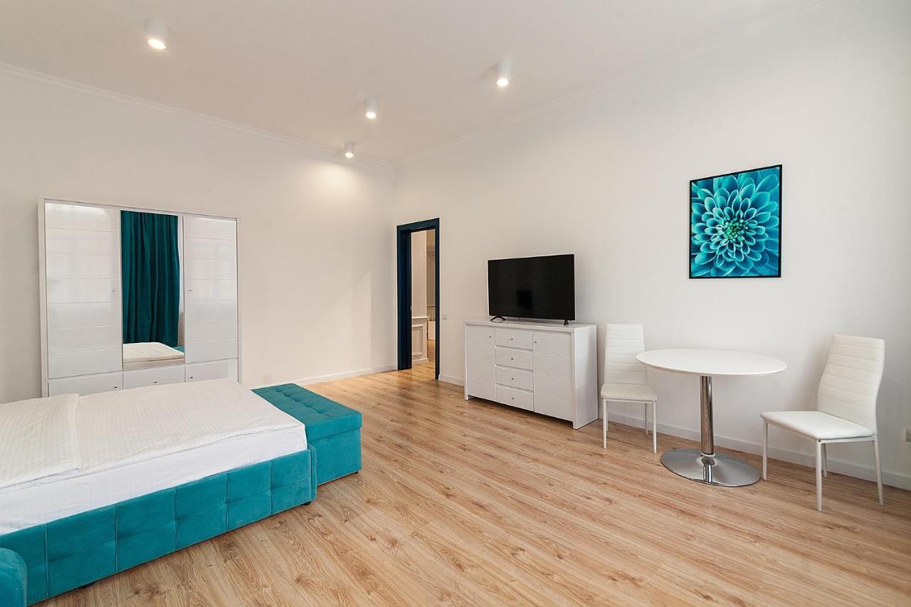 Leogrand Three Bedrooms Vip Apartments On Kniazia Romana 12 Lemberg Exterior foto